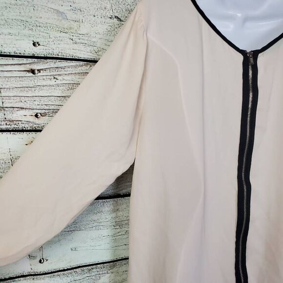 Maurices Women’s Boho Embroidered Peasant Blouse Size L Beige Long Sleeve Lightw - Picture 4 of 8